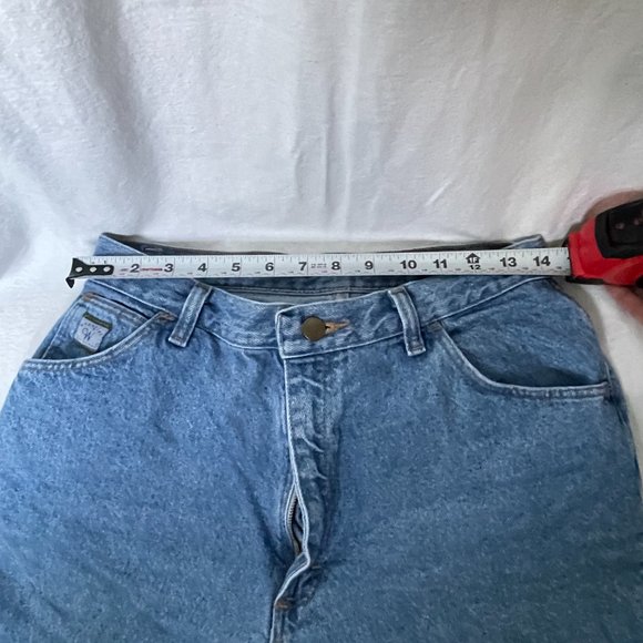 Highrise Light Wash Vintage Wrangler Mom Jean Shorts - Picture 8 of 11